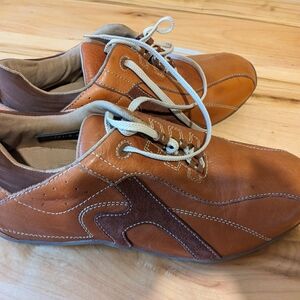 Steve Madden Brown and Tan Sneakers